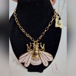 New! BETSEY JOHNSON Flower Show Collection Lilac Bumble Bee Pendant Necklace